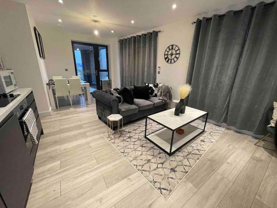 Stylish And Cosy 2 Bedroom Flat In Кройдон Экстерьер фото