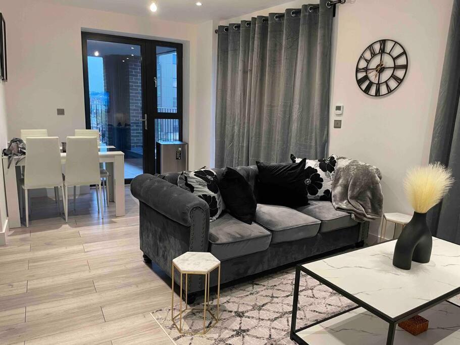 Stylish And Cosy 2 Bedroom Flat In Кройдон Экстерьер фото