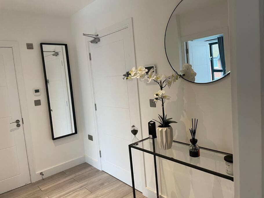 Stylish And Cosy 2 Bedroom Flat In Кройдон Экстерьер фото