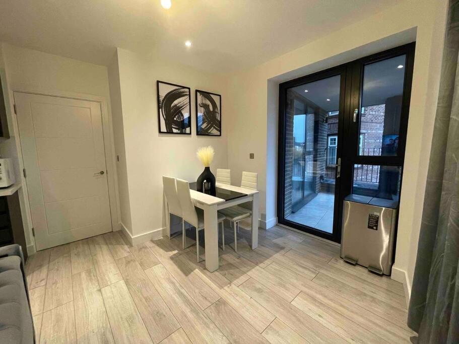 Stylish And Cosy 2 Bedroom Flat In Кройдон Экстерьер фото