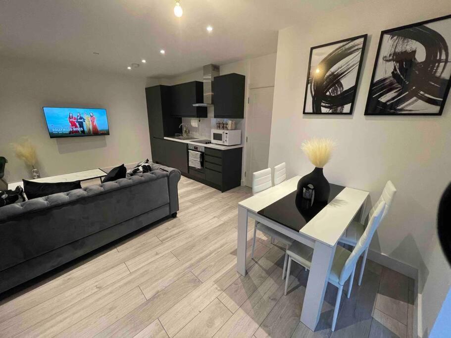 Stylish And Cosy 2 Bedroom Flat In Кройдон Экстерьер фото