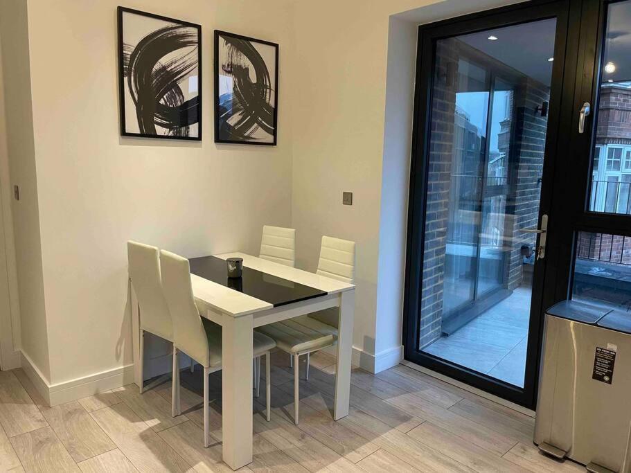 Stylish And Cosy 2 Bedroom Flat In Кройдон Экстерьер фото