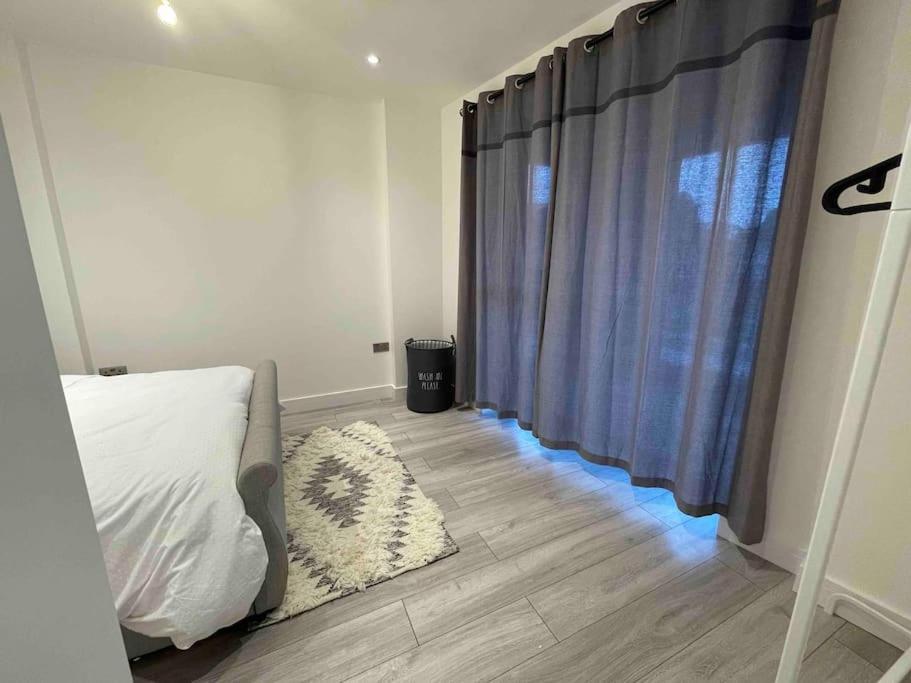 Stylish And Cosy 2 Bedroom Flat In Кройдон Экстерьер фото