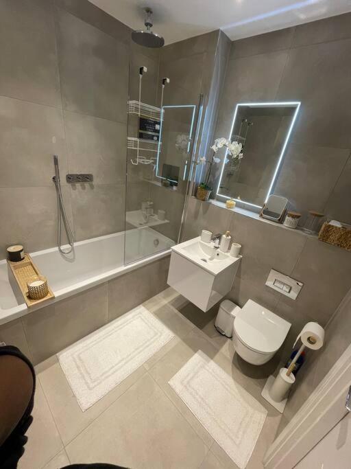 Stylish And Cosy 2 Bedroom Flat In Кройдон Экстерьер фото
