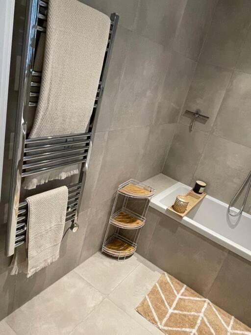 Stylish And Cosy 2 Bedroom Flat In Кройдон Экстерьер фото